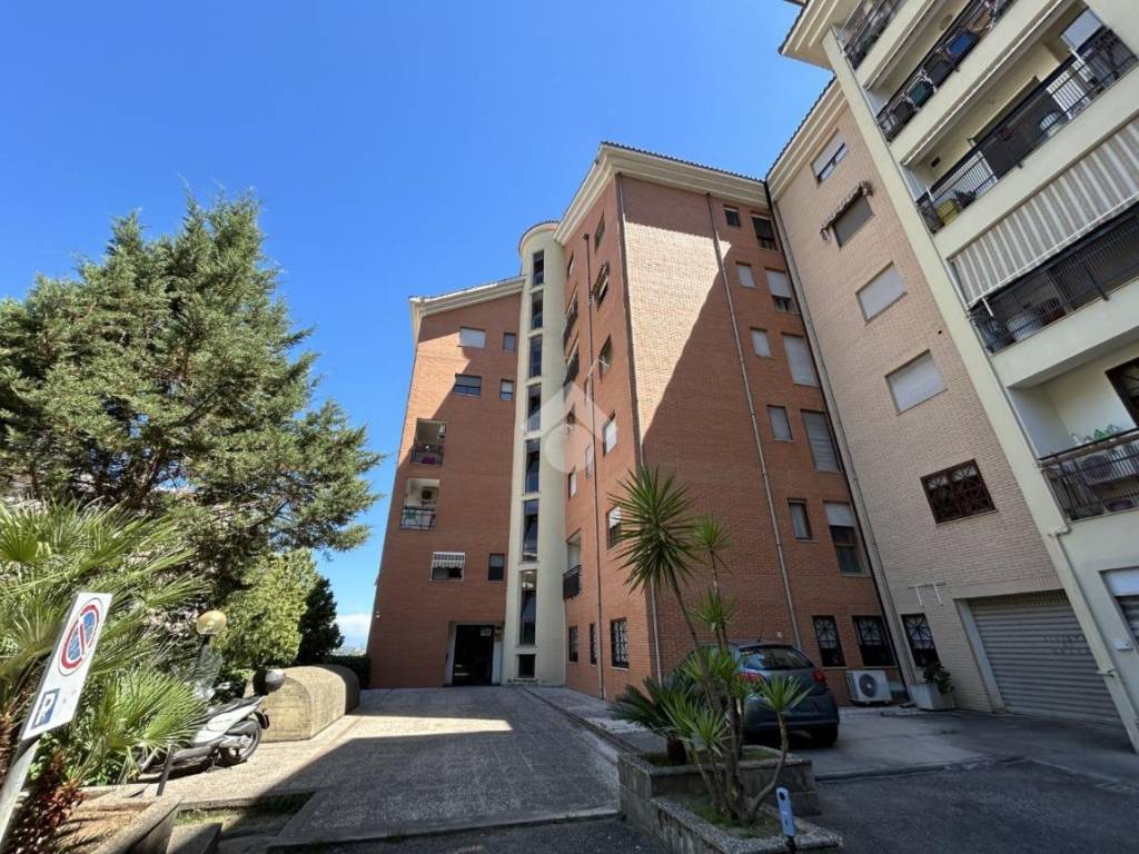Appartamento a Cosenza in Via Luigi de Franco, 19 - Foto 2