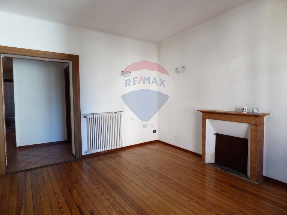 Appartamento a Luino in via xxv Aprile, 87 - Foto 3