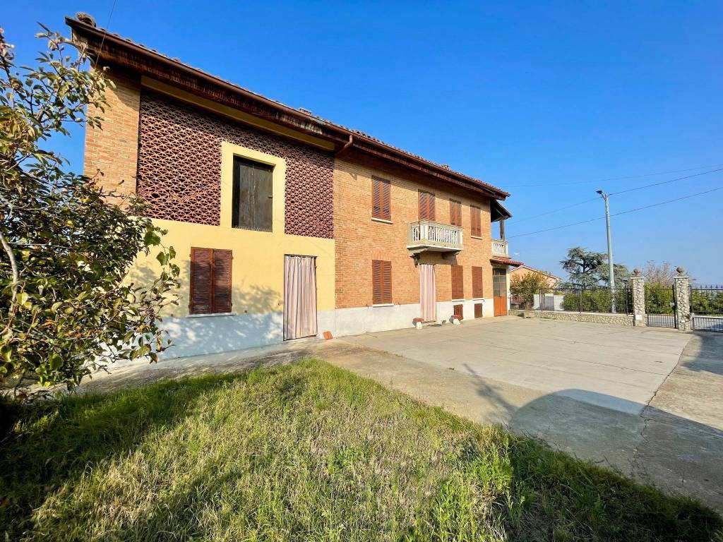 Casa indipendente a Govone in Via Piana, 11 - Foto 2