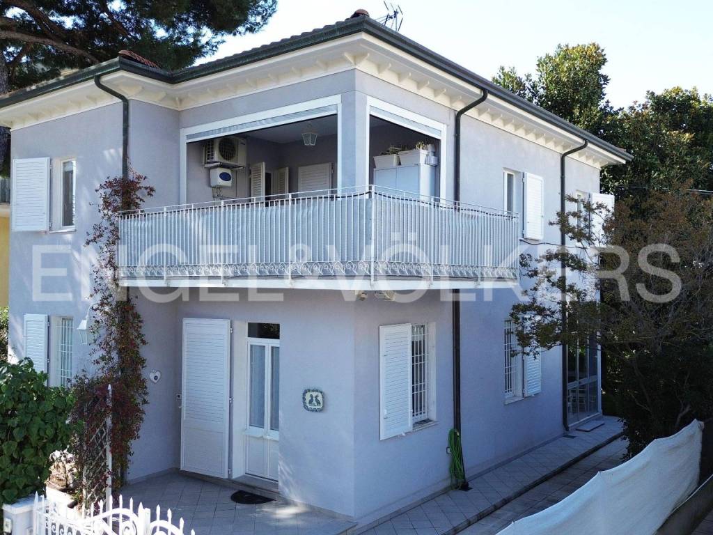Villa a Riccione in Viale Gioacchino Rossini, 22 - Foto 2
