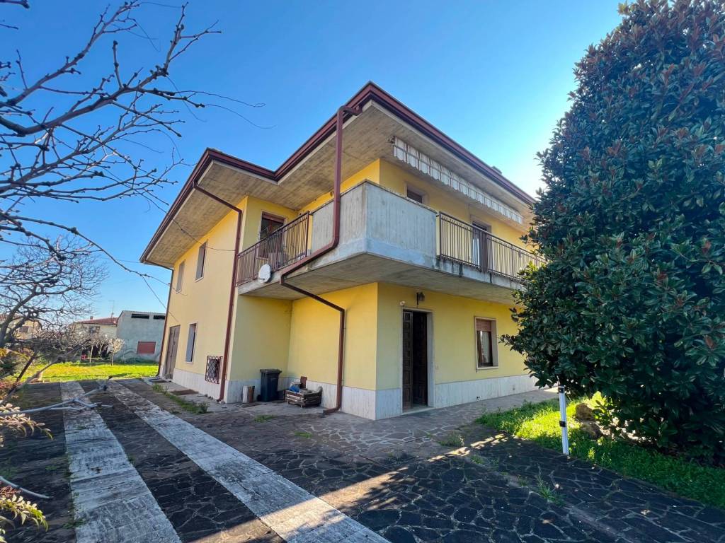 Villa a Zevio in Via Generale Zeno Andreis, 33 - Foto 3