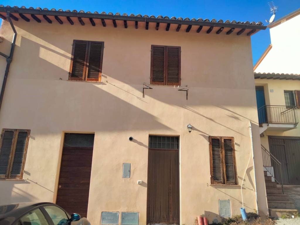 Casa indipendente a Foligno in Via Curasci - Foto 2