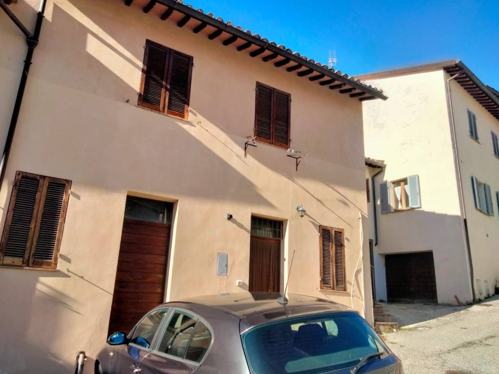 Casa indipendente a Foligno in Via Curasci - Foto 3