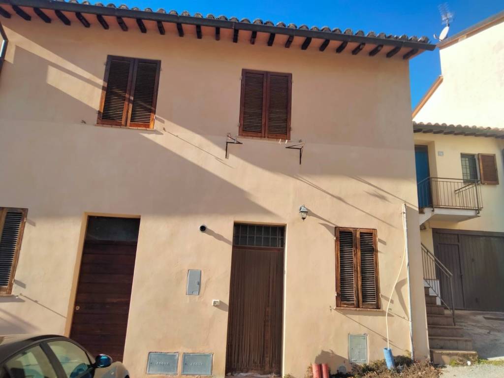 Casa indipendente a Foligno in Via Curasci - Foto 4
