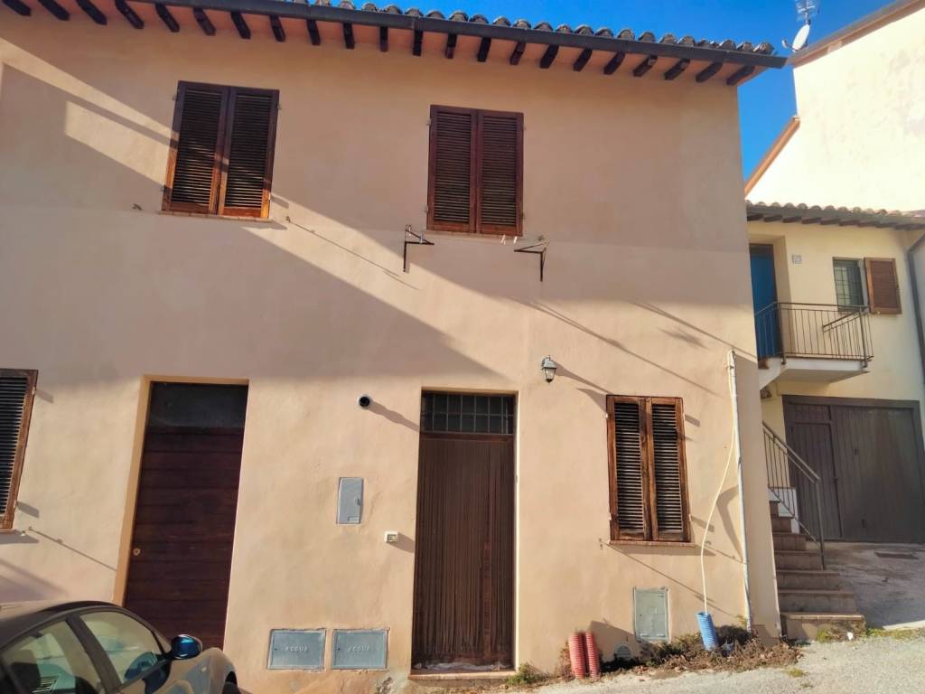 Casa indipendente a Foligno in Via Curasci - Foto 5