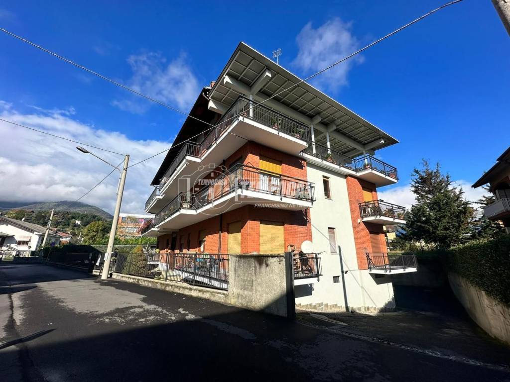 Appartamento a Cuorgnè in Via PERETTI GRIVA - Foto 2