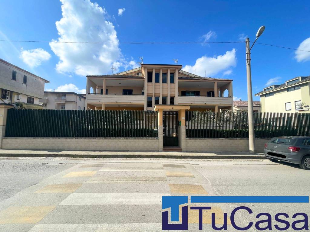 Palazzo / stabile a Trentola-ducenta in Via Romaniello, 125 - Foto 4