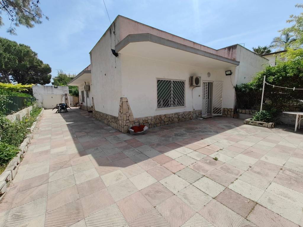 Villa a Taranto in Via Ghiozzi, 9 - Foto 2