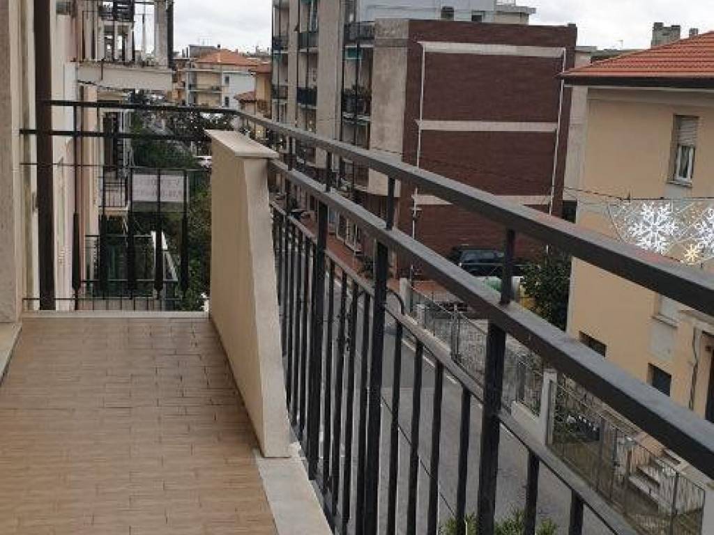 Appartamento a Spotorno in Viale Europa - Foto 2