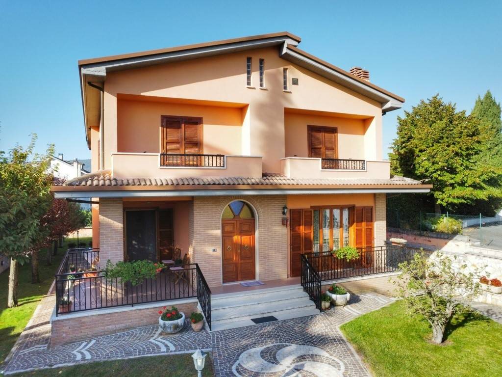 Villa a Avezzano in Via Vincenzo Bellisario - Foto 2