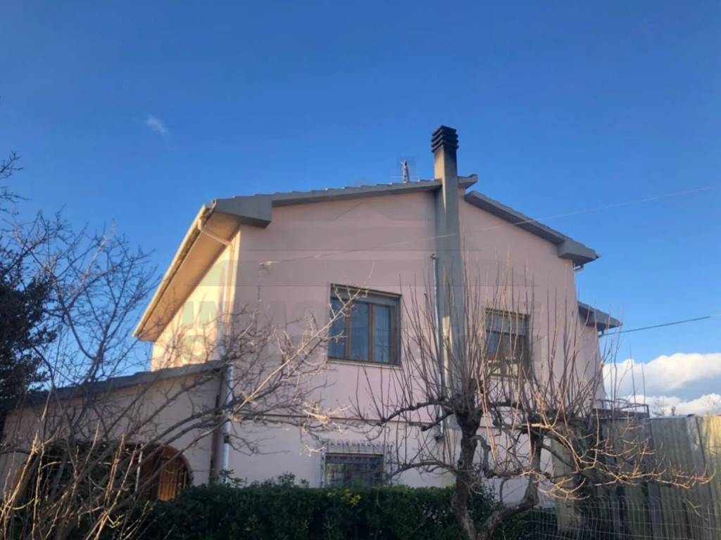 Villa a Cecina in Via Pisana Livornese, 55 - Foto 2