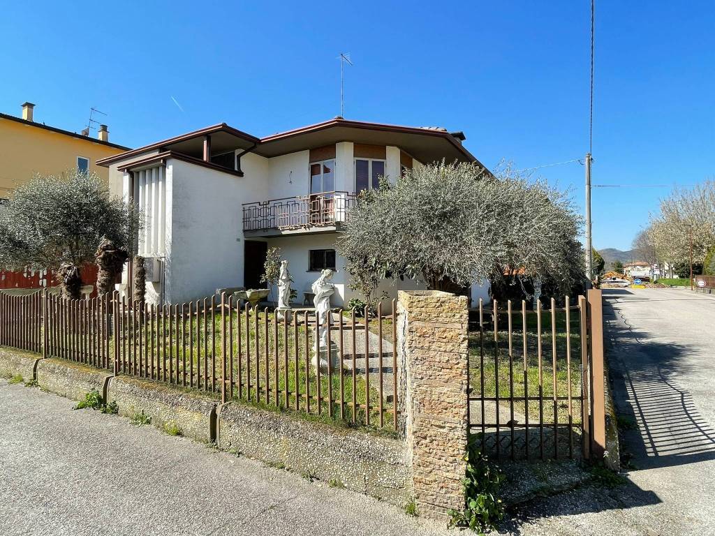 Villa a Due carrare in Via Vittorio Veneto, 10 - Foto 2
