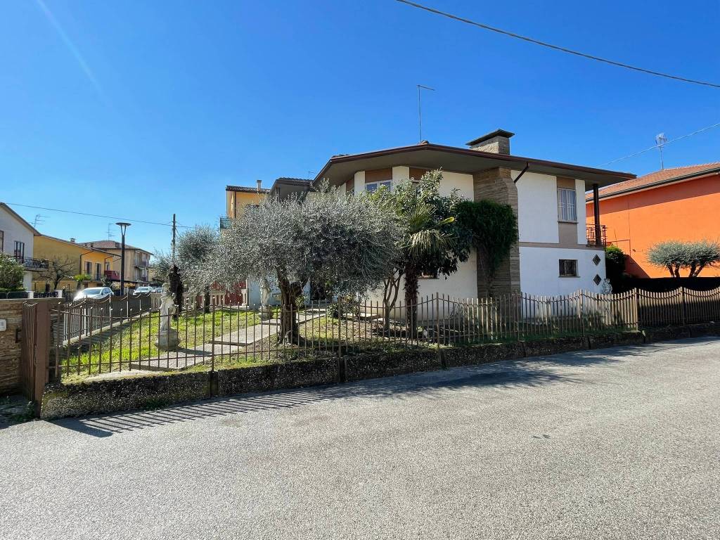 Villa a Due carrare in Via Vittorio Veneto, 10 - Foto 4