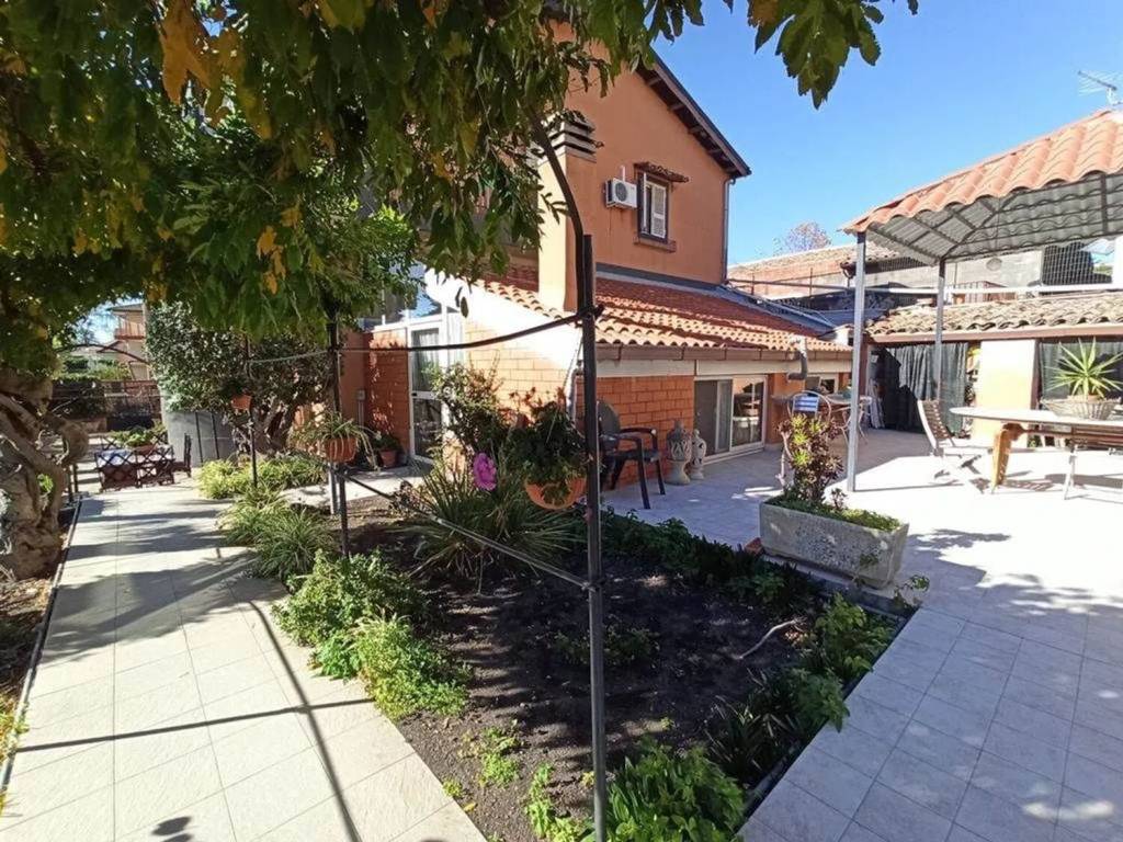 Villa a Mascalucia in Via Del Bosco S.N.C. - Foto 2