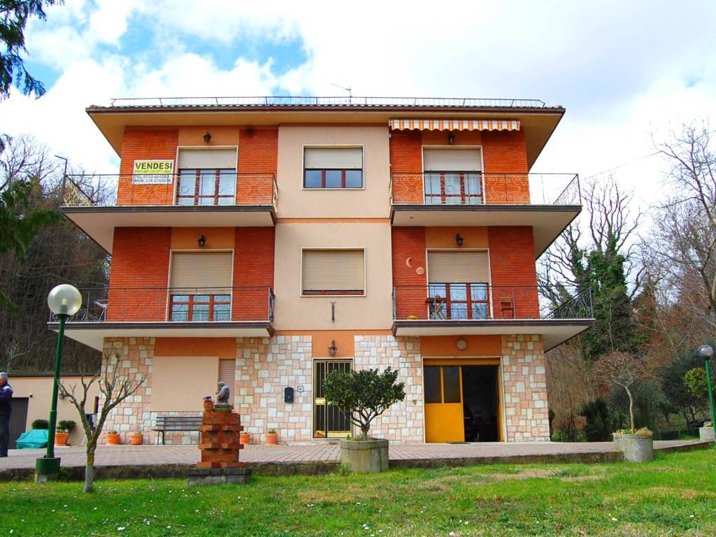 Appartamento a Sarnano in Via Benedetto Costa - Foto 4