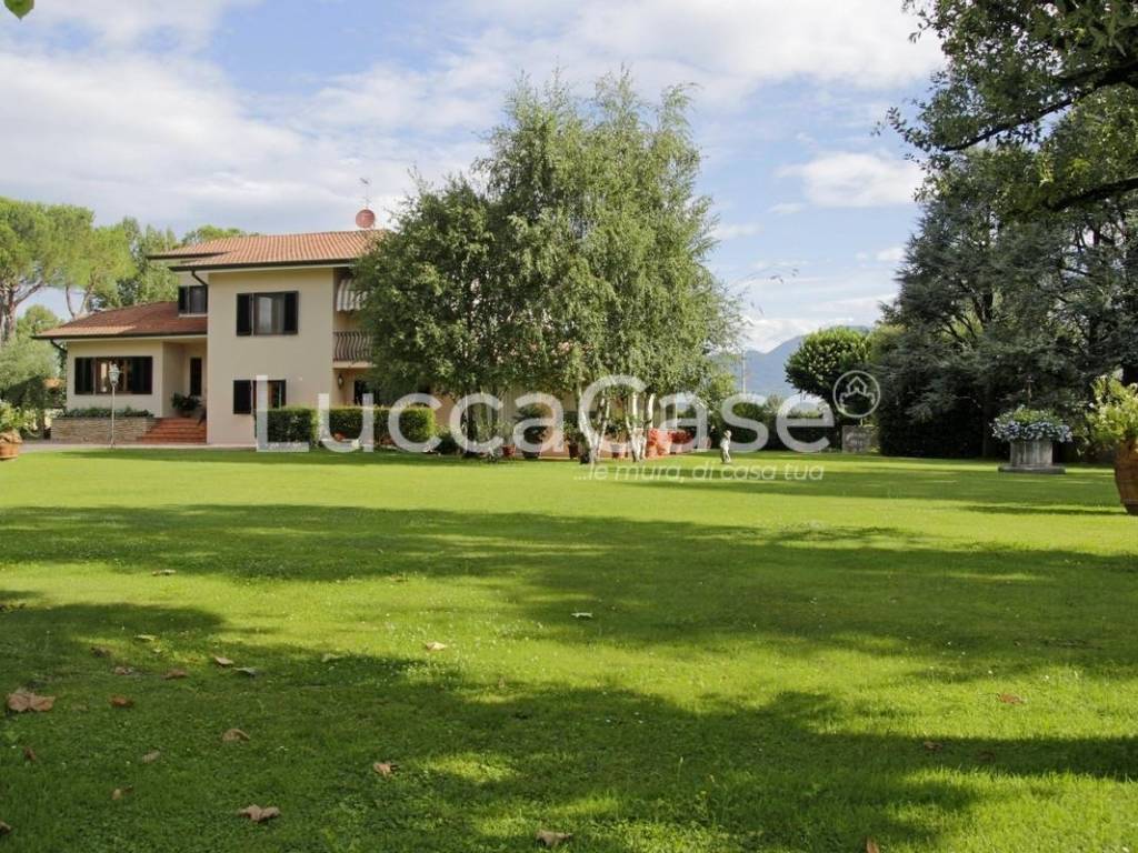 Villa a Lucca in Via Pesciatina, , 2248 - Foto 2