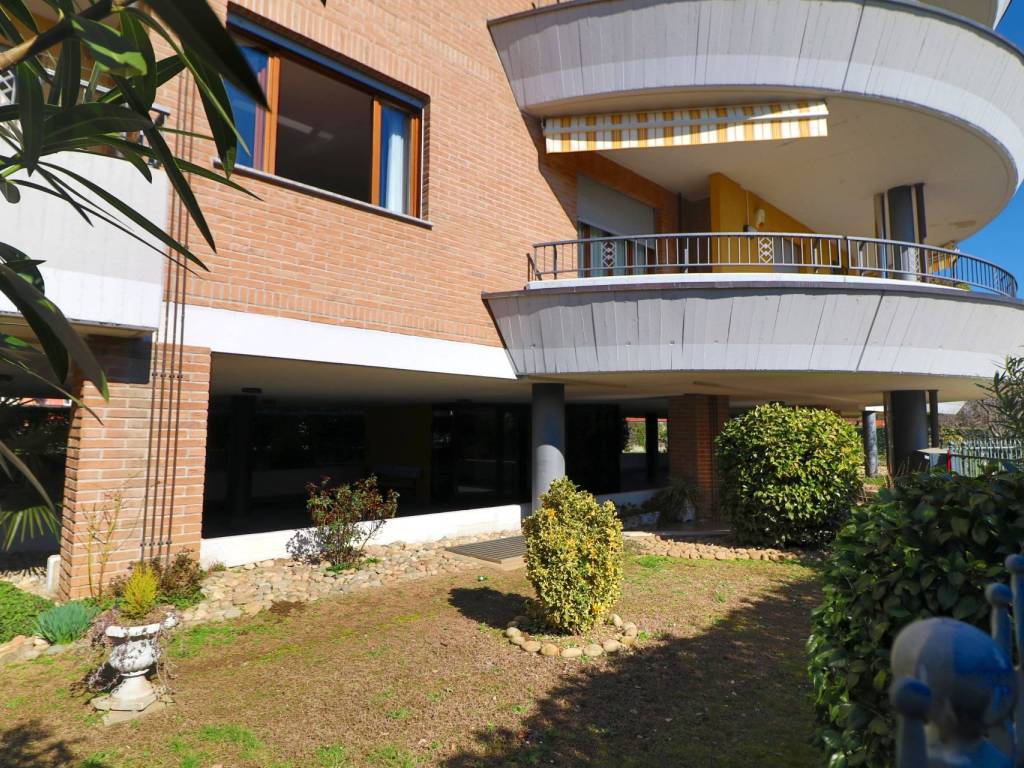 Appartamento a Cairate in Via Cesare Battisti - Foto 3