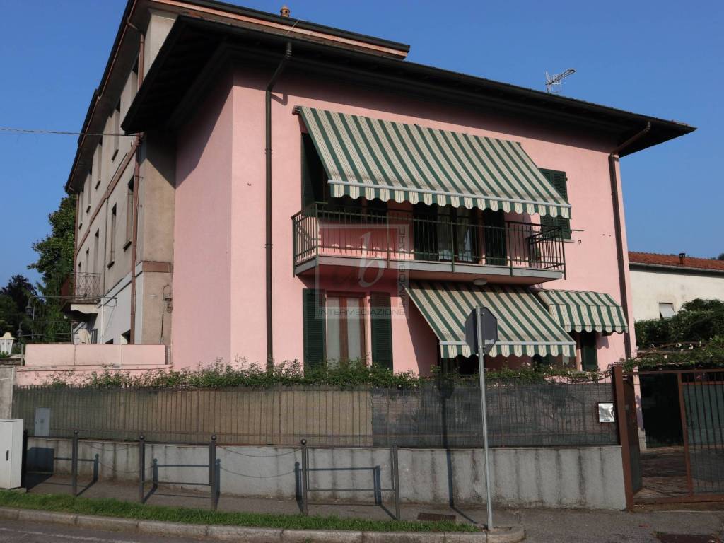 Casa indipendente a Cittiglio in Via Provinciale, 42 - Foto 4