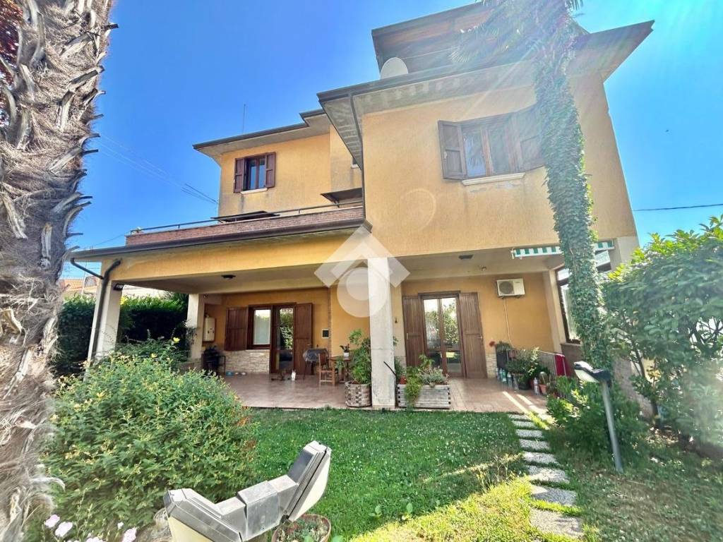Villa a Cervinara in Via Casino Bizzarro, 104 - Foto 2