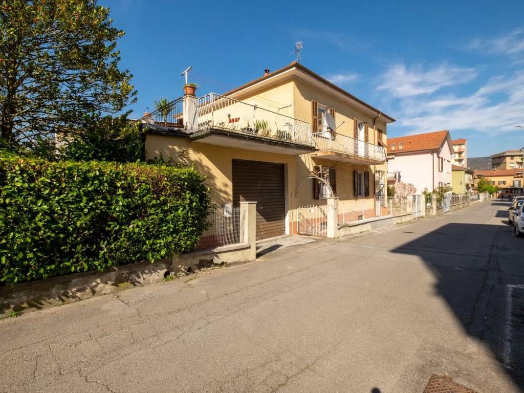 Villa a Cairo montenotte in Via G. Fedele, 20 - Foto 2
