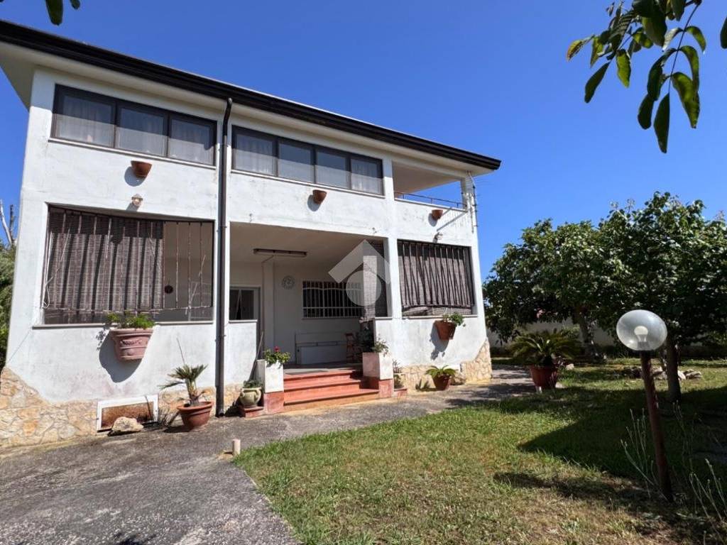 Casa indipendente a Latina in Strada del Bottero, 235 - Foto 2