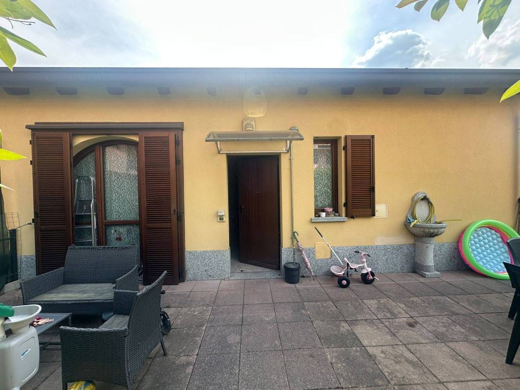 Appartamento a Dolzago in Via Corsica, 18 - Foto 2