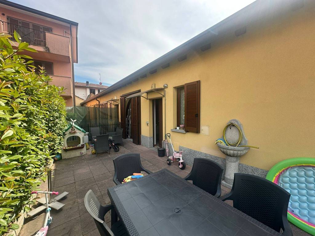 Appartamento a Dolzago in Via Corsica, 18 - Foto 3