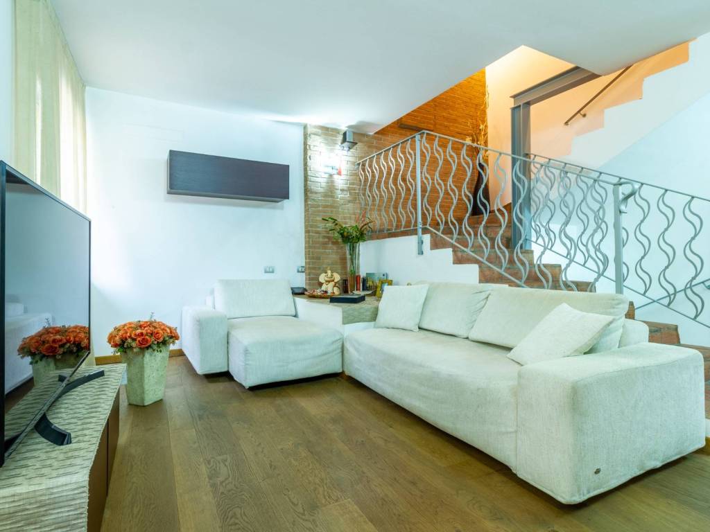 Casa indipendente a Medicina in Medicina zona scuole medie, bellissima abitazione cielo-terra come nuova con 3 camere e due bagni o - Foto 2