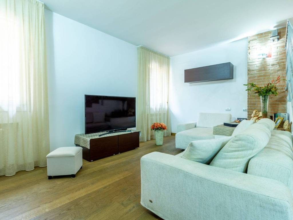 Casa indipendente a Medicina in Medicina zona scuole medie, bellissima abitazione cielo-terra come nuova con 3 camere e due bagni o - Foto 3