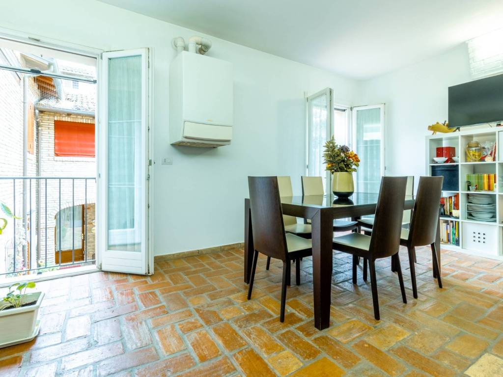 Casa indipendente a Medicina in Medicina zona scuole medie, bellissima abitazione cielo-terra come nuova con 3 camere e due bagni o - Foto 4