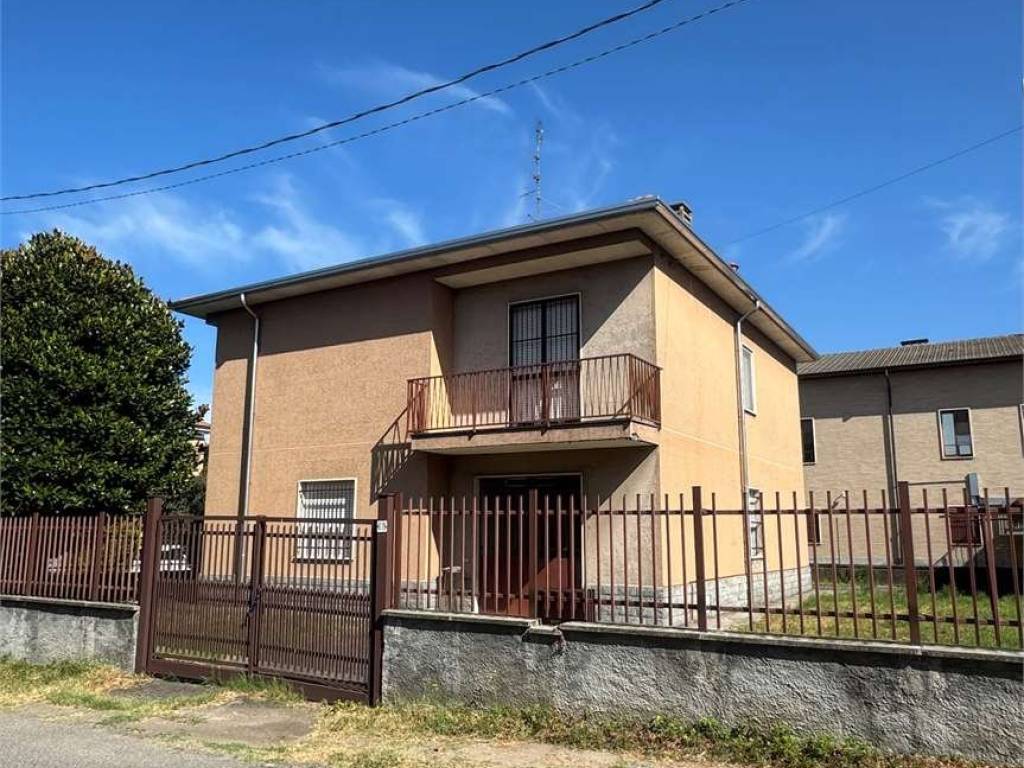 Villa a Gorla minore in Via Rovereto , 70 - Foto 3