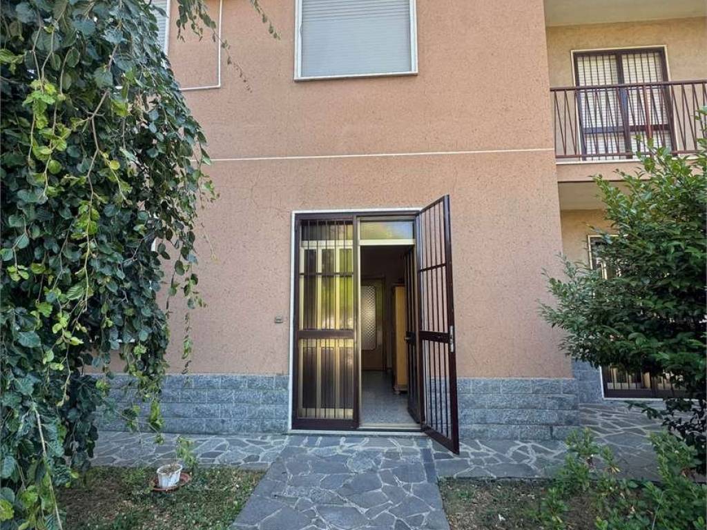 Villa a Gorla minore in Via Rovereto , 70 - Foto 4