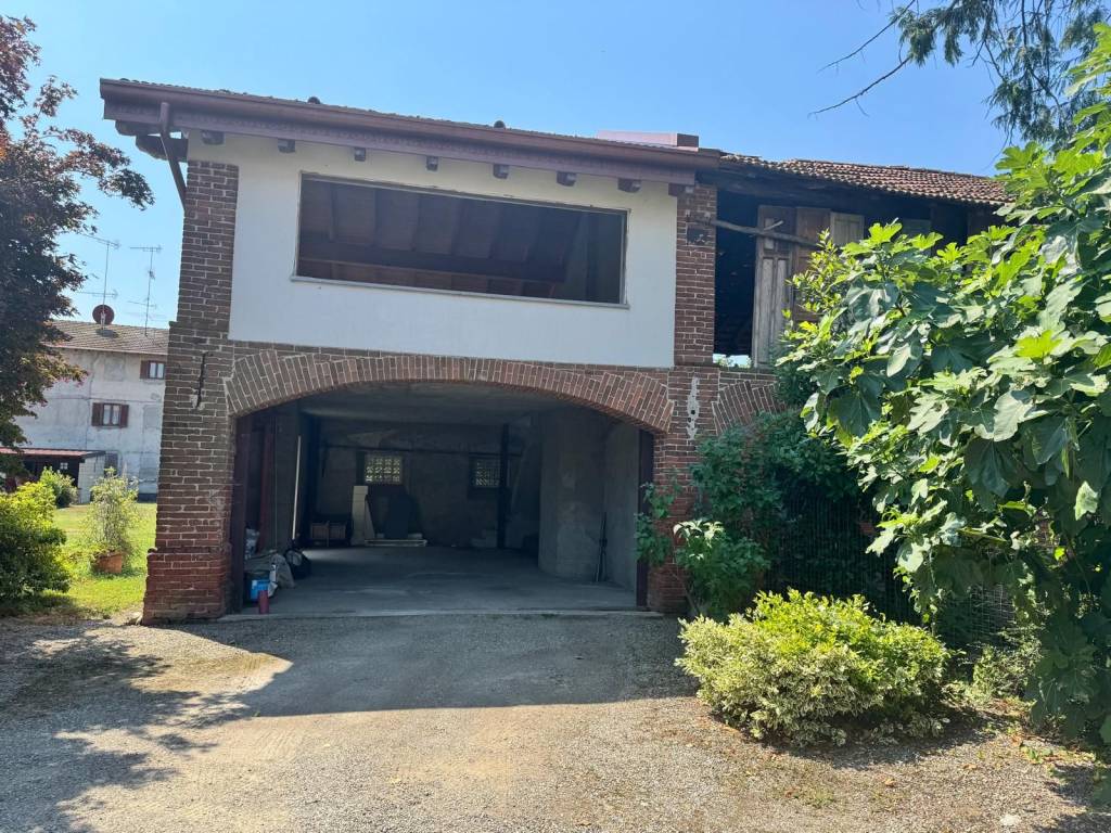 Casa indipendente a Fontaneto d'agogna in Località San Pietro, 12 - Foto 3