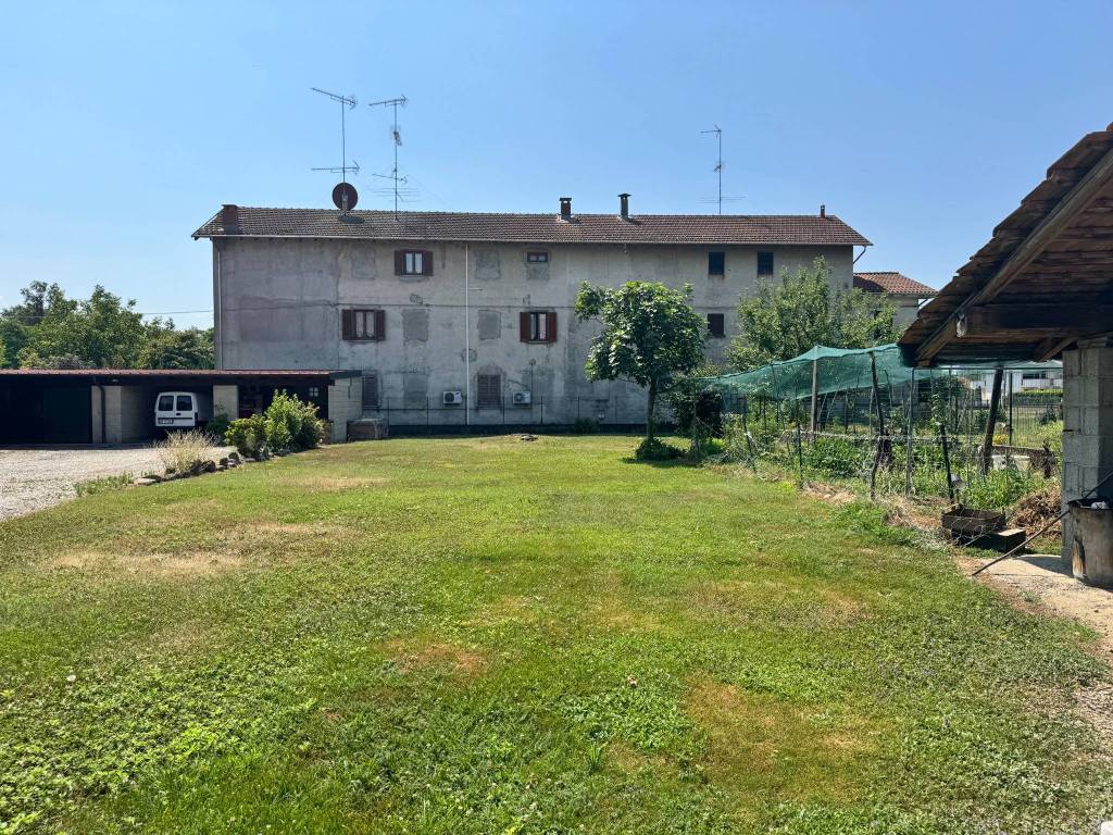 Casa indipendente a Fontaneto d'agogna in Località San Pietro, 12 - Foto 4