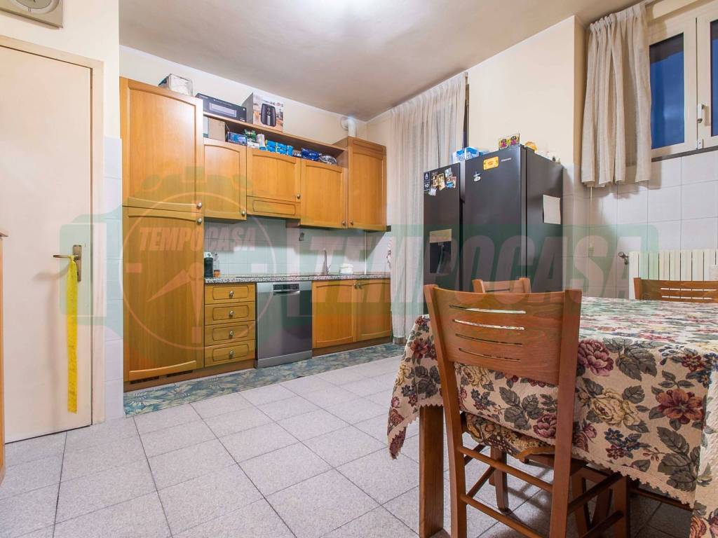 Appartamento a Uboldo in Via Aurelio dell'Acqua, 22 - Foto 4
