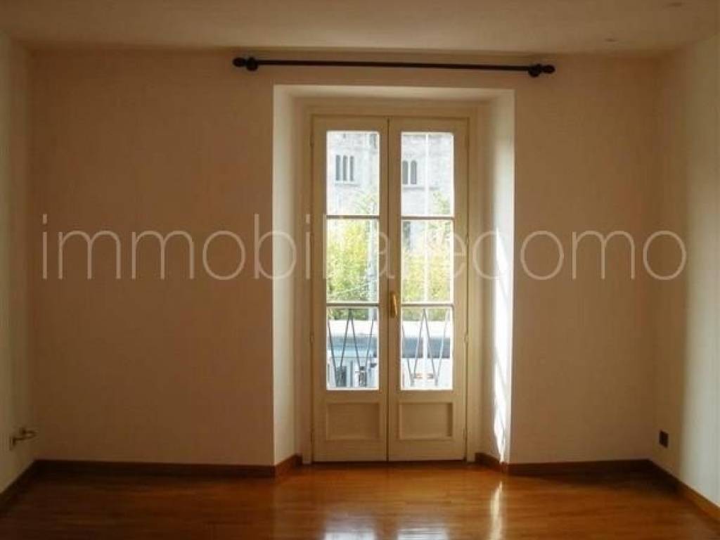 Appartamento a Como in P.zza del Popolo - Foto 4