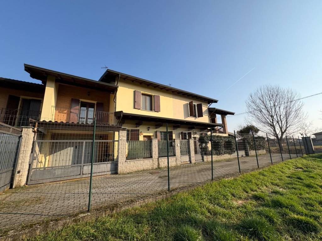 Villetta a schiera a Garlasco in Via Toledo, 57 - Foto 2