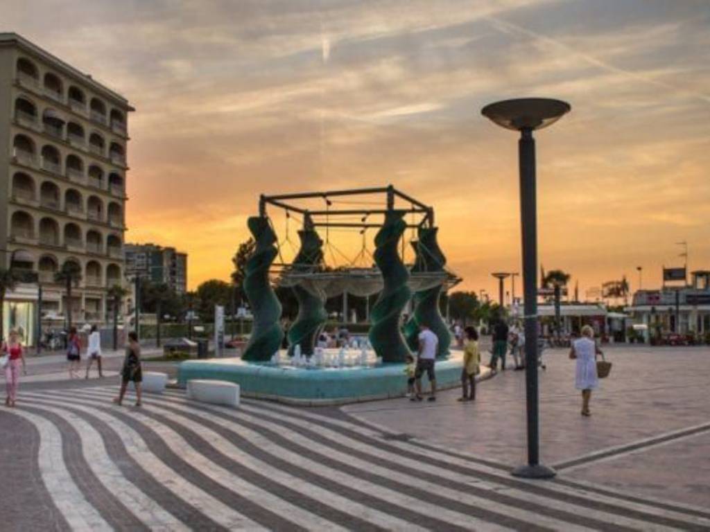 Palazzo / stabile a Riccione in Viale Tasso S.N.C. - Foto 5