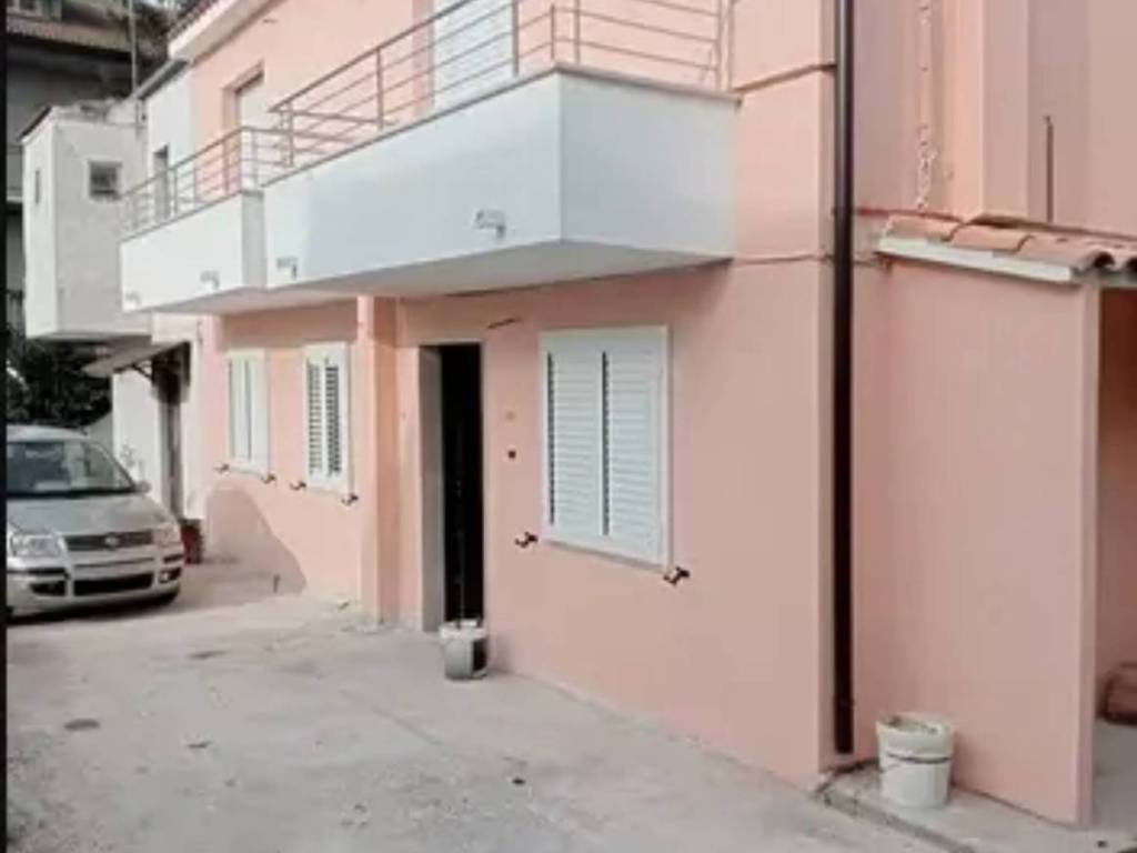 Casa indipendente a Cepagatti in Via Galileo Galilei - Foto 4