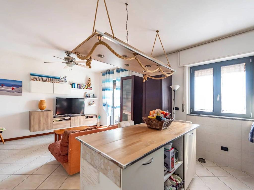 Appartamento a Caronno pertusella in Via Torino, 109 - Foto 5
