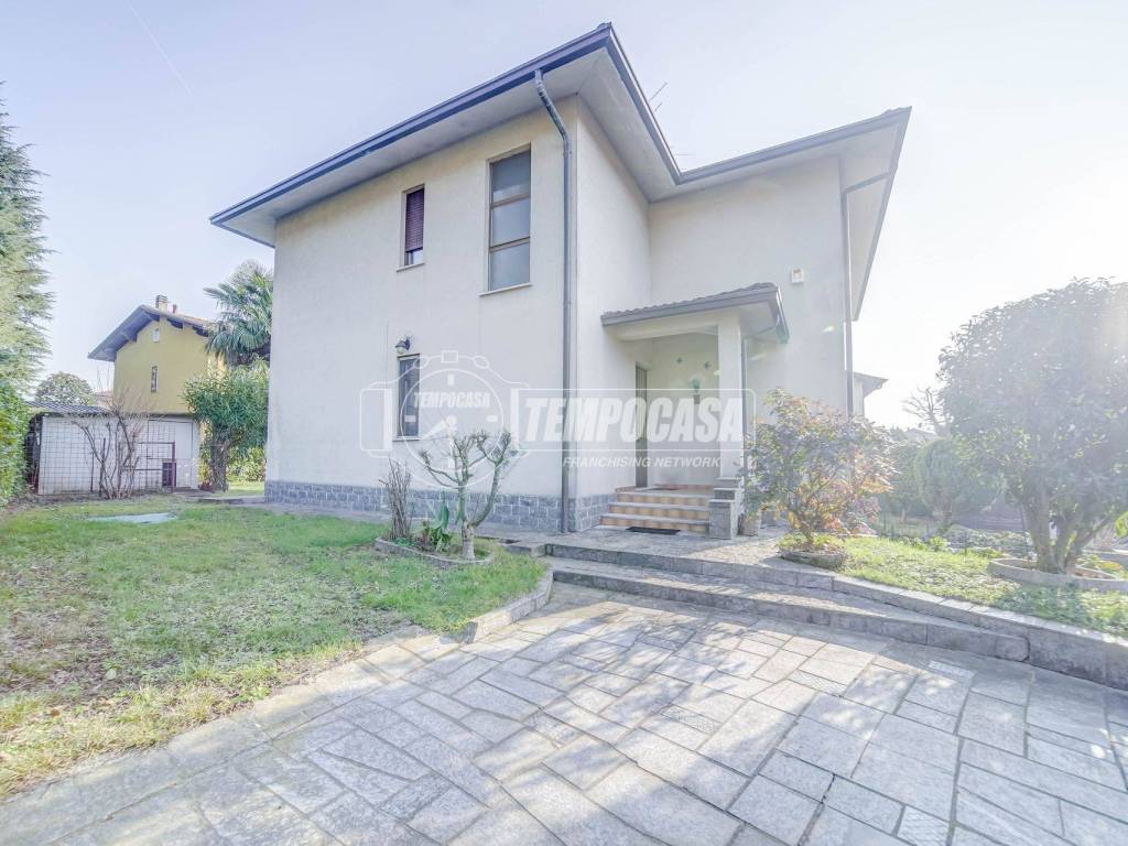 Villa a Gazzada schianno in Via Giannino Barbieri 3 - Foto 2