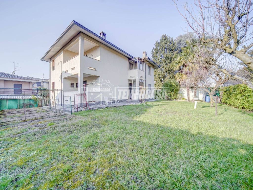 Villa a Gazzada schianno in Via Giannino Barbieri 3 - Foto 3