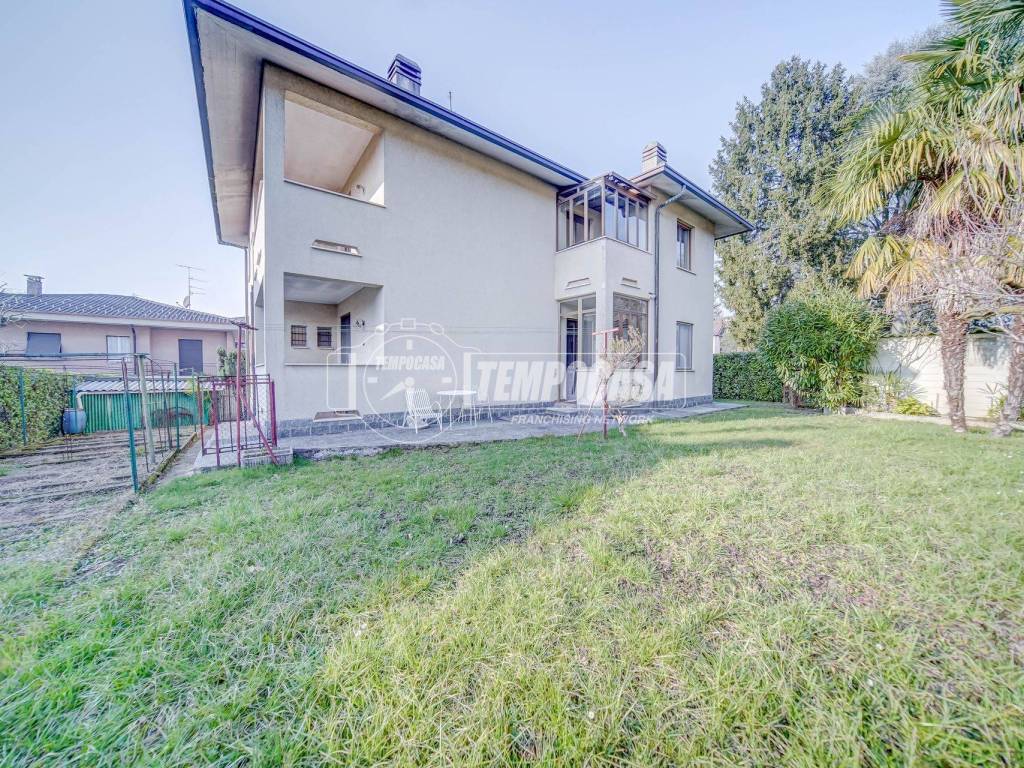 Villa a Gazzada schianno in Via Giannino Barbieri 3 - Foto 4