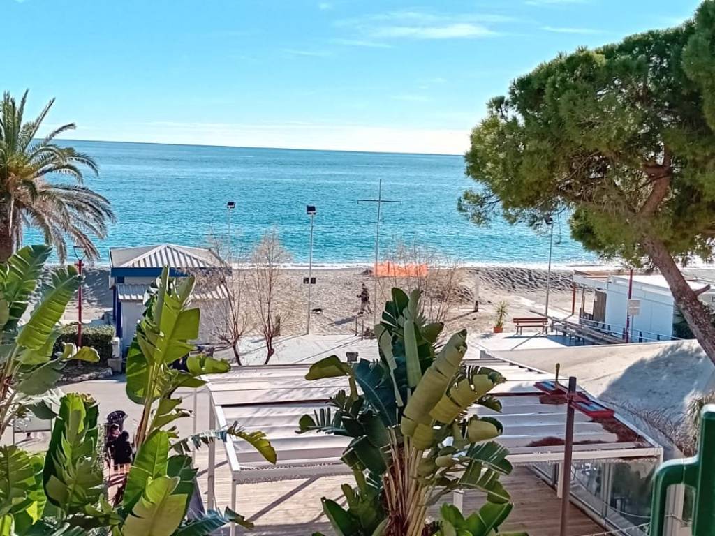 Appartamento a Finale ligure in Via San Pietro, 30 - Foto 3