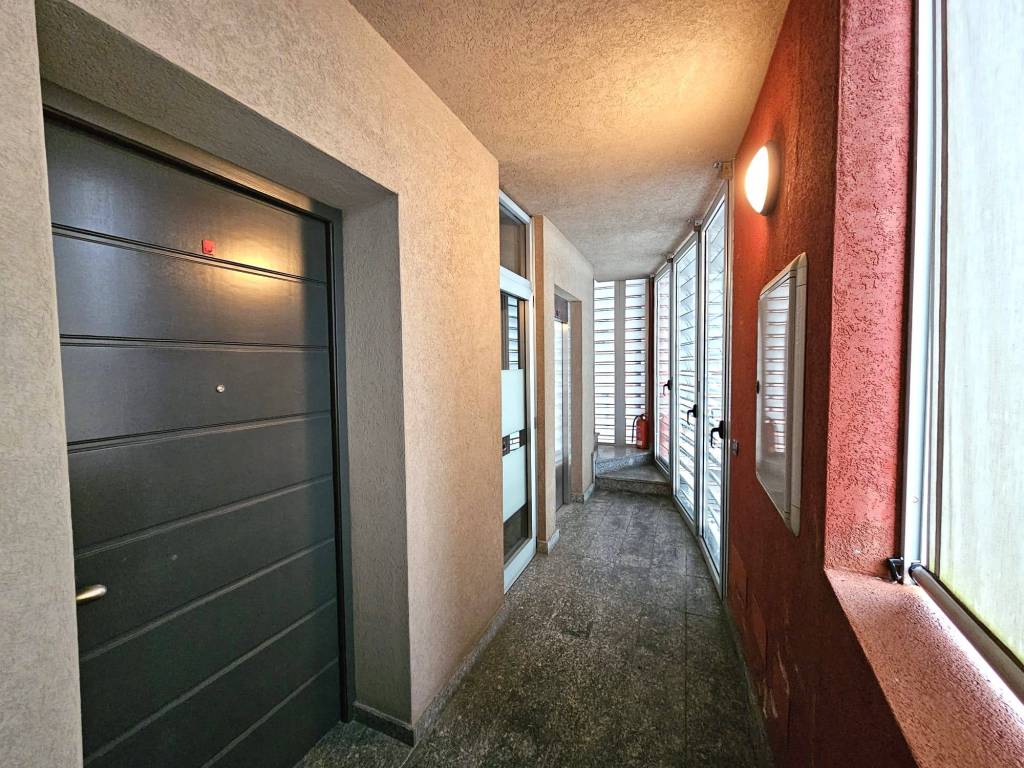 Appartamento a Luino in Via Gioachino Rossini, 7a - Foto 3