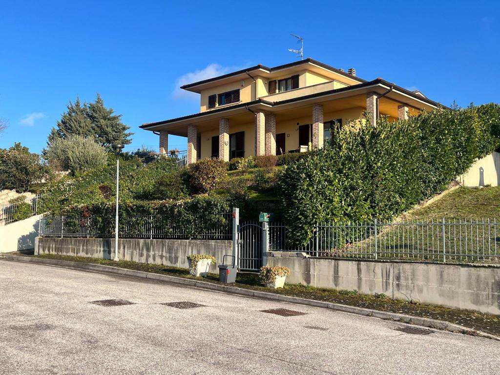 Villa a Urbino in Via San Tommaso - Foto 2