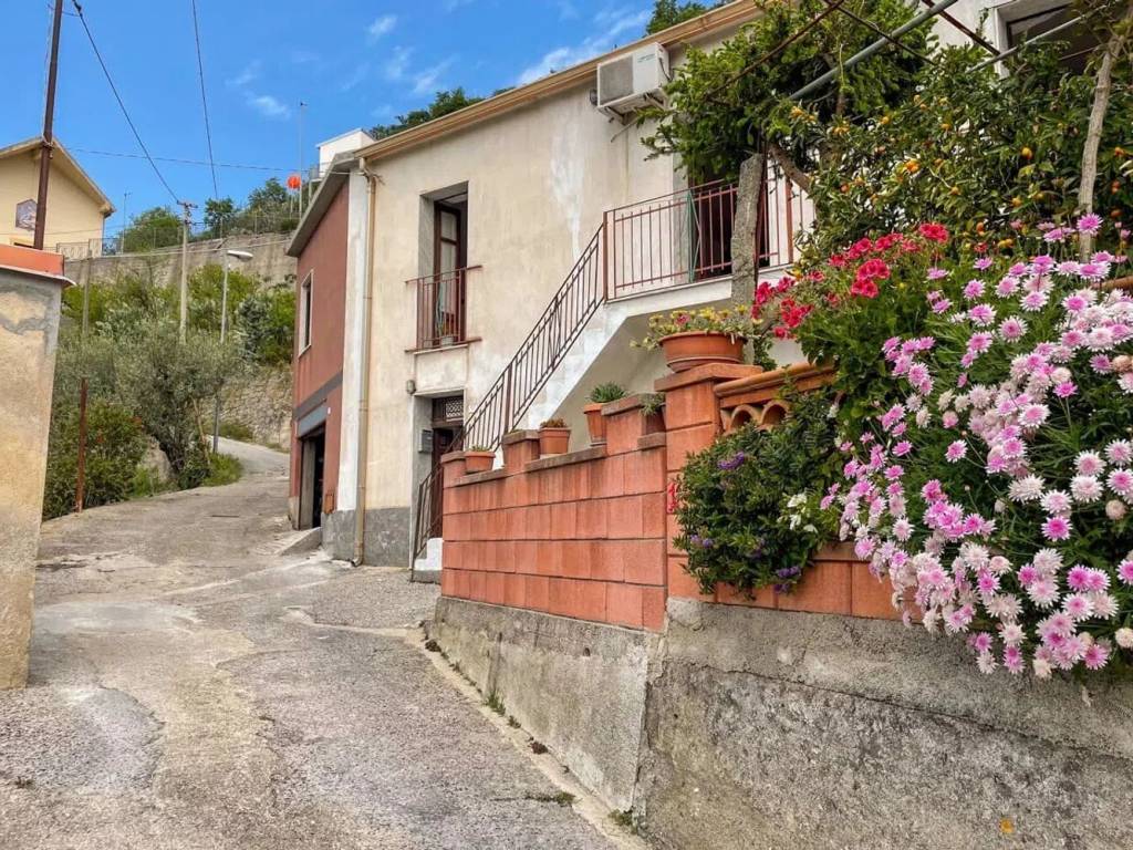 Appartamento a San salvatore di fitalia in Contrada Grazia, 67 - Foto 1