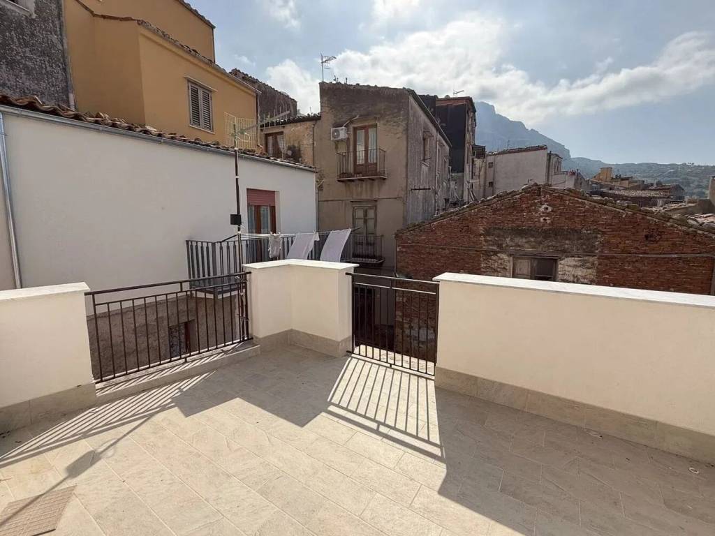 Appartamento a Collesano in Via Nino Bixio, 8 - Foto 2
