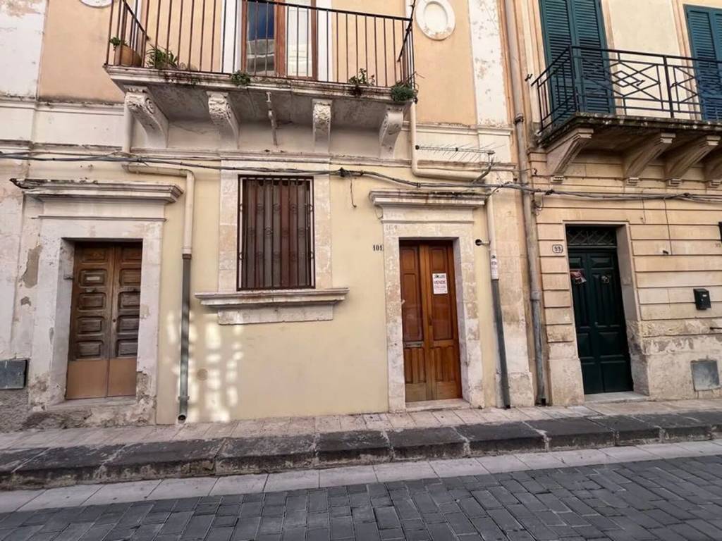 Villa a Noto in Via Garibaldi S.N.C. - Foto 2
