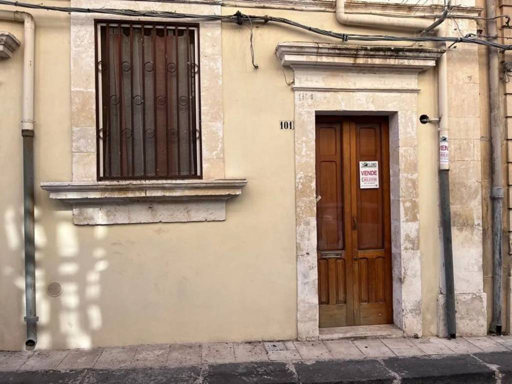 Villa a Noto in Via Garibaldi S.N.C. - Foto 3